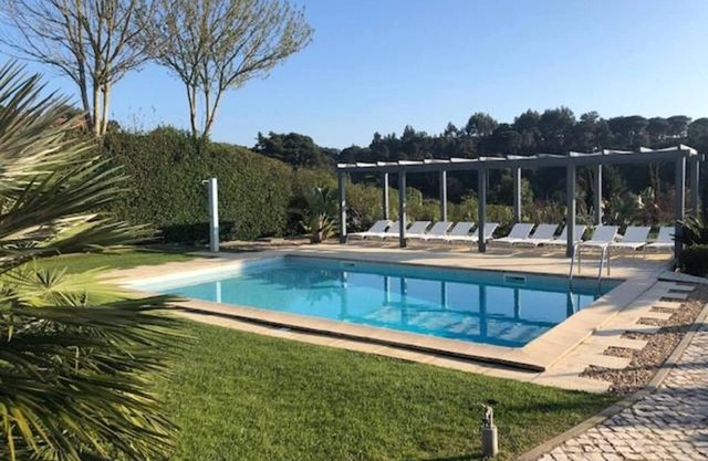 Tranquil Retreat in Sesimbra with Private Entrance and Stunning Views