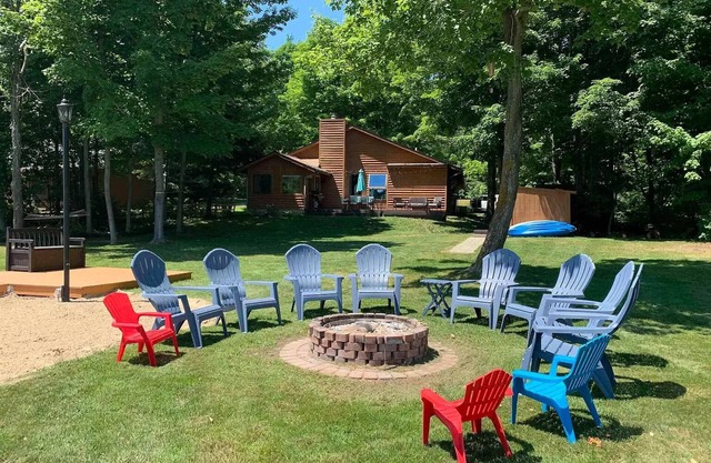 Tranquil waterfront cottage in Central Lake