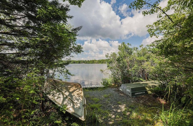 Tranquil Waters – Kayaks Firepit Lakefront