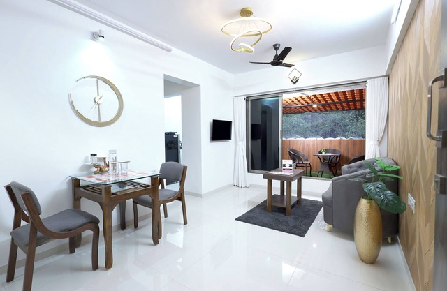 Transit Stay 1BHK Best for Meetings Layovers &Work