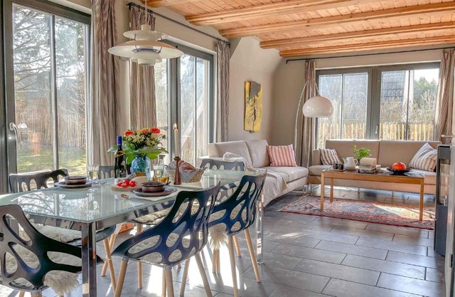 traumHaff - Strandhaus am Achterwasser. Design und Kunst auf Usedom, mit Kamin und Sauna