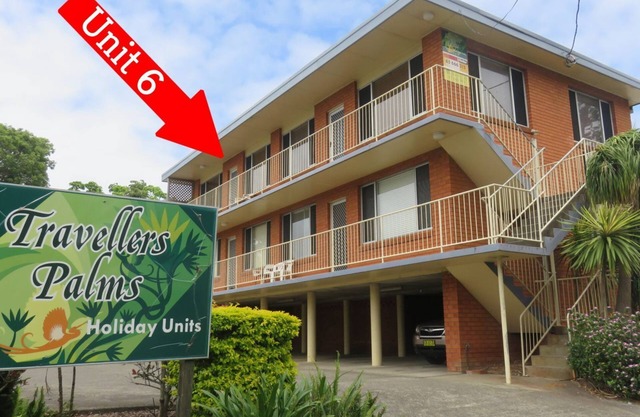 TRAVELLERS PALMS UNIT 6 - TOP FLOOR FANTASTIC LOCATION