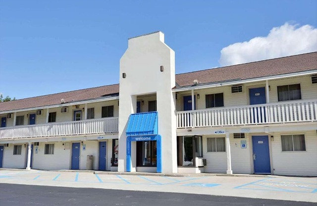 Travelodge by Wyndham Brattleboro VT