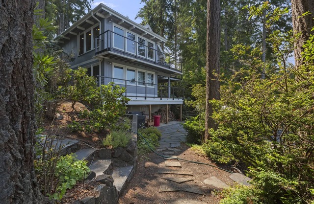 Treasure Island Beach House w/Kayaks, Fun, Views, and Hot Tub!