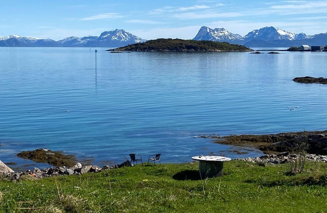 Treat yourself to some time out in this beautiful holiday home with a fantastic natural backdrop.