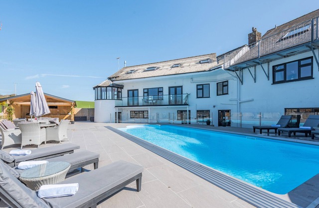 Trebrowen - Angle - Ten Bedroom House, Sleeps 22