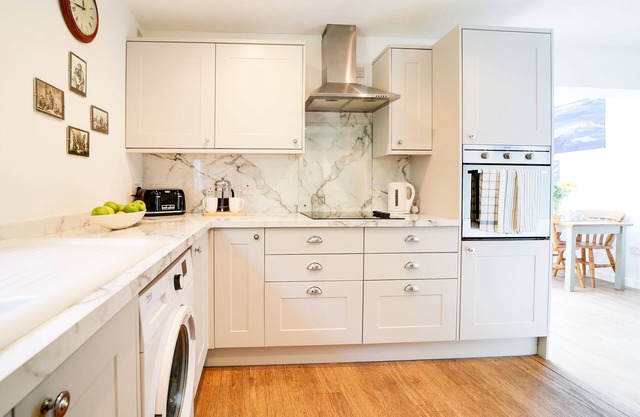 Trecarian Cottage, Pendoggett - a traditional Cornish cottage sleeps 4+dogs