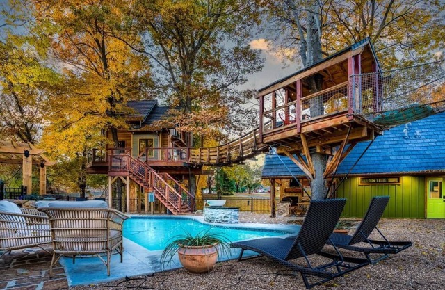 Tree House Oasis, conveniently located in the heart of Bentonville