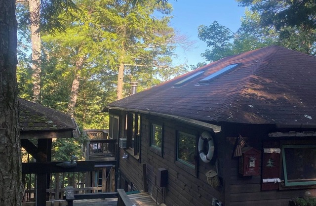 Tree House Rustic 4 Bdrm Camp, directly on Lake George in a protected bay w/boat