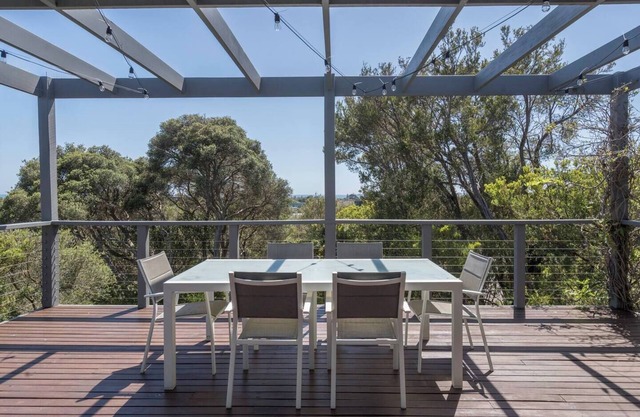 Treetop Tides Scenic Tootgarook Coastal Getaway