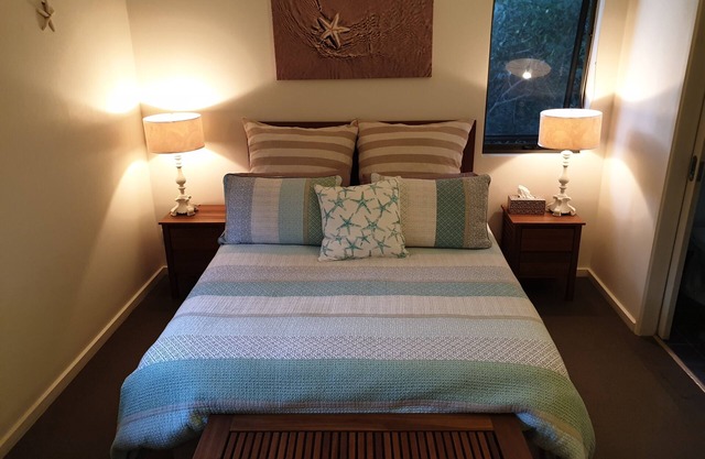 Treetops Studio Apartment, Rainbow Beach Resort.
