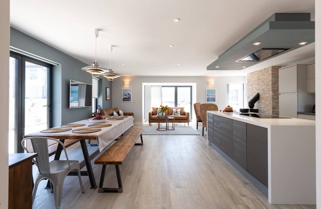 Trem Y Don - A beachside holiday home for 10 guests