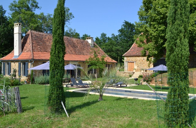 TREMOLAT: Renovated Perigord farmhouse with heated pool and air conditioning.