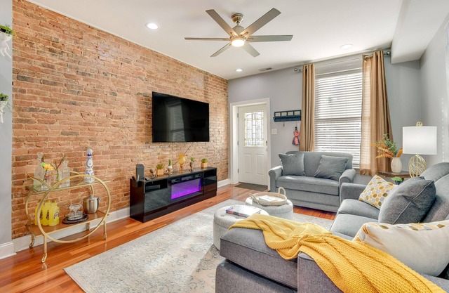 Trendy Baltimore Townhome: 2 Mi to Downtown!