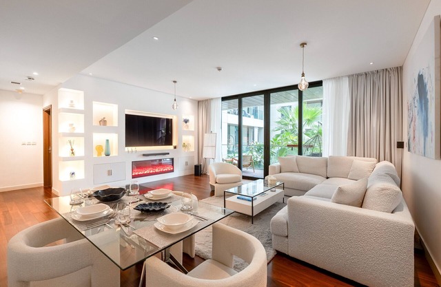Trendy City Walk Living w/Pool View Balcony