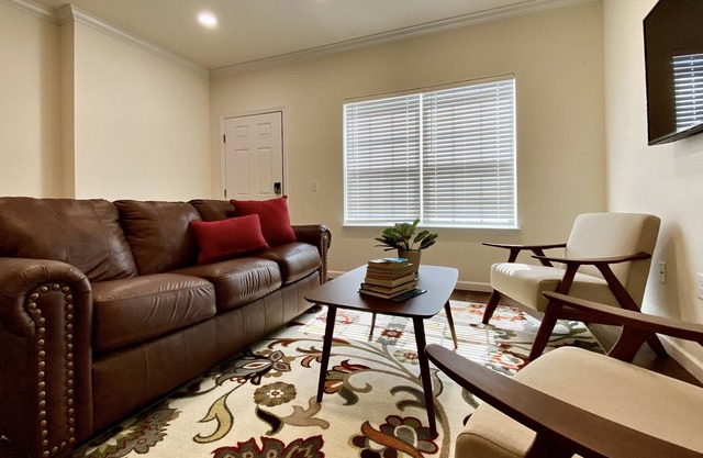 Trendy & Safe NEW Apartment Minutes To York Attractions
