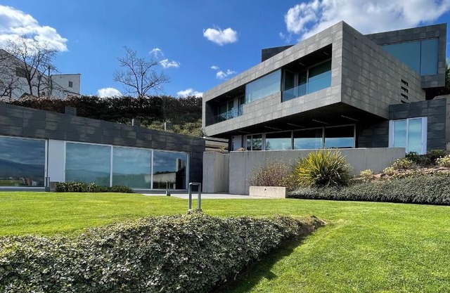 Tres Prismas Exclusive