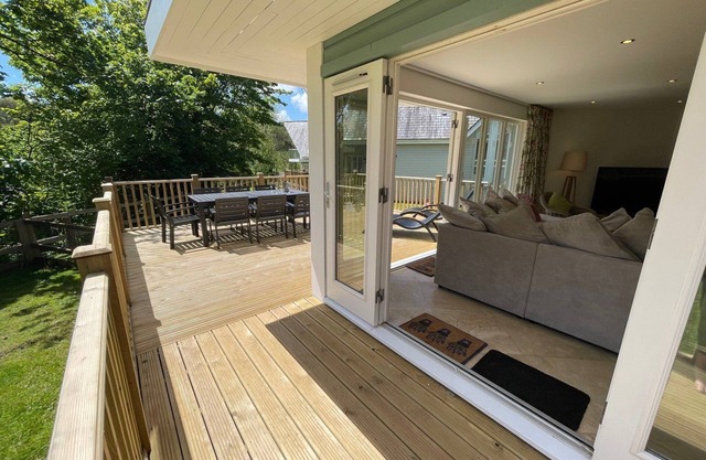 Trewhiddle Villa 12 - a trewhiddle that sleeps 7 guests in 4 bedrooms