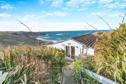 Trewollas Beach Cottage - Sennen