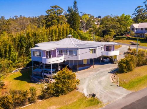 Tri-Living with Coastal Views Tamborine Mountain