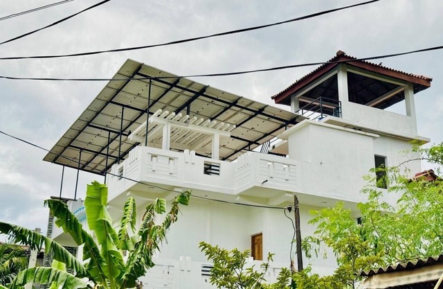 Trinco Town Family Guest House 4-bedroom house in charming Trincomalee with AC,
