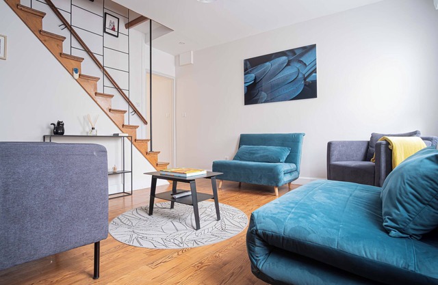 TRIPLEX with office and free parking just a stone's throw from Reims Cathedral!