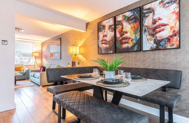 Triumph House - Suitable for Contractors and Professional Personal