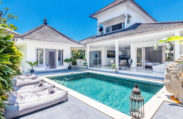Tropical 4 BR Villa for Rent in Seminyak