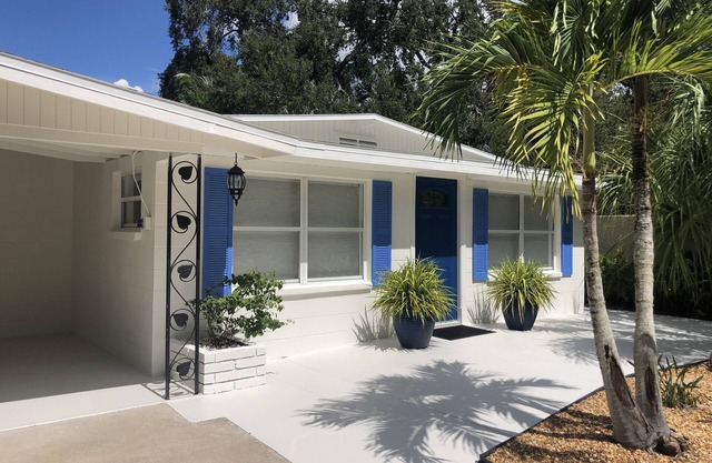 Tropical Backyard Oasis! Prime Location Near Main St & Trolley to Lido Beach!