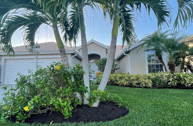 Tropical get away in Naples!