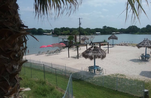 Tropical Hideaway nA GREAT GETAWAY TO HAVE FUN IN THE ☀