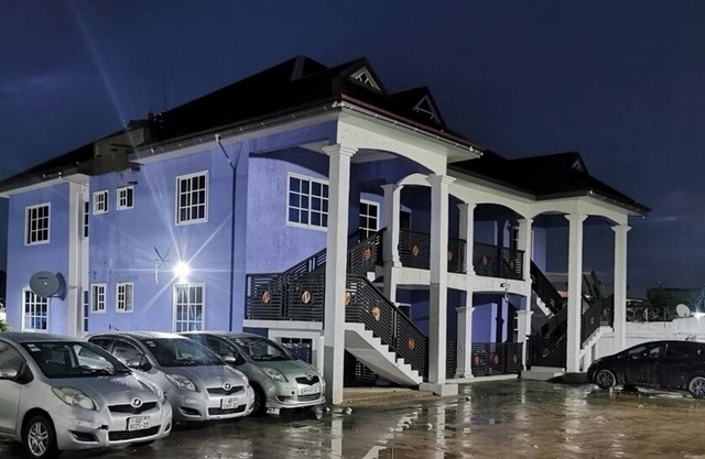 Tropical Oasis in Accra - 2 Bedroom Apartment