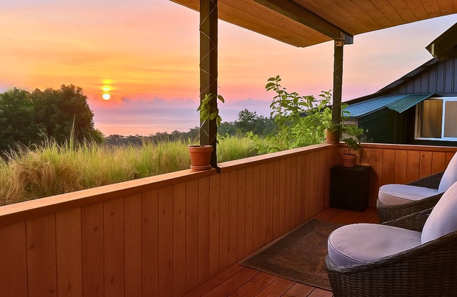 Tropical Ocean View Cottage Couples & Solo Retreat, Farm Jungalow Cabin w/180° Sunrise & Ocean View