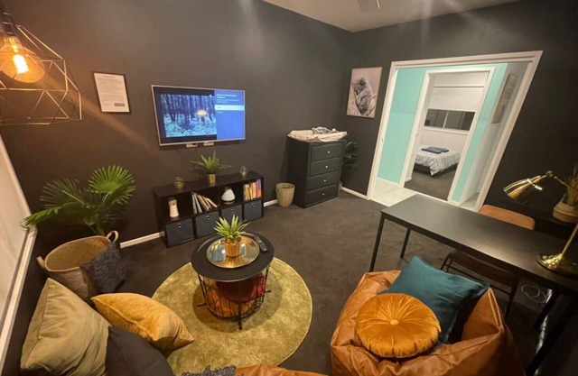 Tropical Ocean Vibe Holiday House in Strathpine