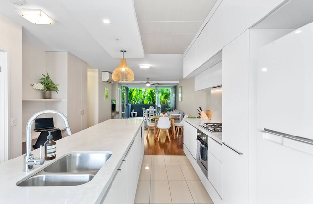 Tropical Resort ~ 2 Bed/2 Bath/1 Car ~ West End