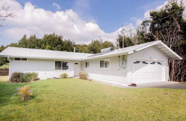 Tropical snowbird escape by world’s tallest volcano - lanai, yard & washer/dryer