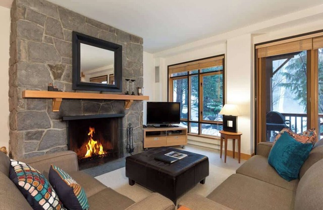 True Ski-In Ski-Out, Spacious, Private Hot Tub