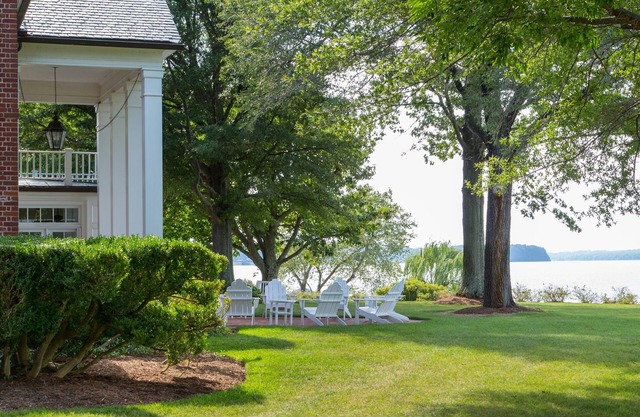 Truly unique stay riverfront cottages w/pool, beach, gardens and vineyards