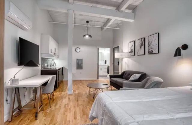 Trumbull & PrattGreat Location, Fully Private furnished Studio/Elevator