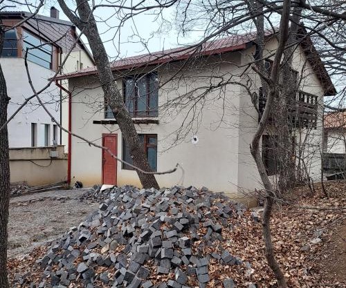 Tskneti