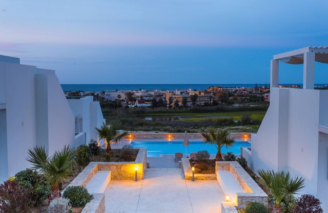 TSV 8, Modern 3 bedroom house close to the beach
