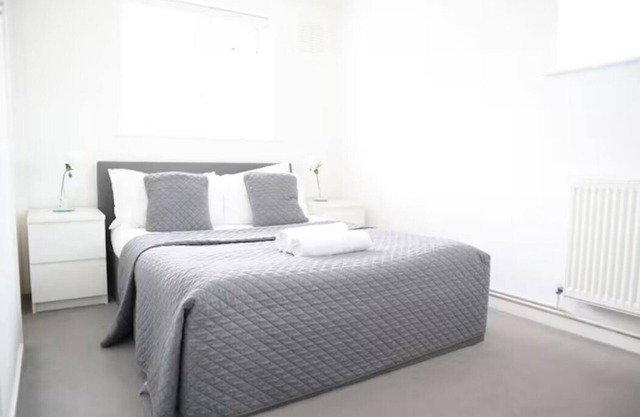 TTSA- Essential 1 Bedroom Apt Balham-Free Parking