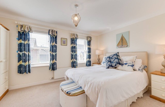 Tucked Away Cottage - Two Bedroom House, Sleeps 4