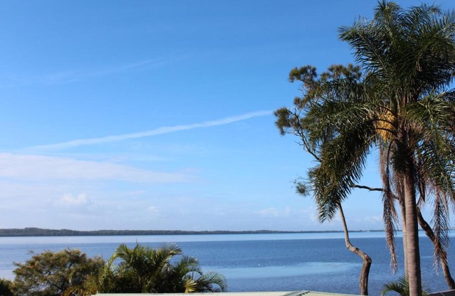 Tuggerah lakefront 4 bed 2 bath home with stunning views