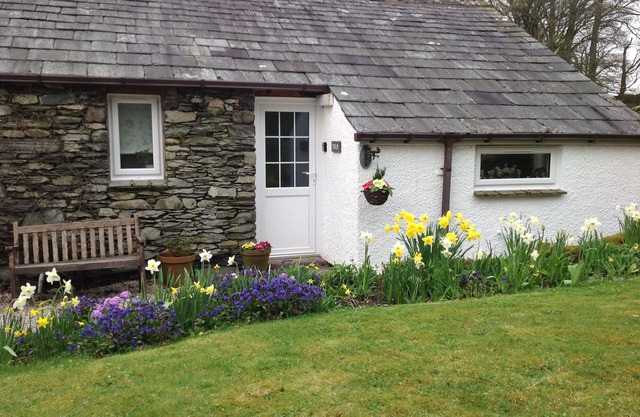 Tulip Cottage ideal Riverside Location, Lake District Park,withlog burner.