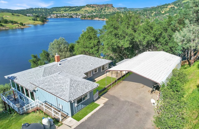 Tulloch Lake Front Home! Panoramic Views & Private Dock