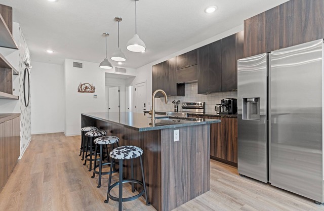 Tumbleweed - Walkable + Dog Park + Outdoor Space