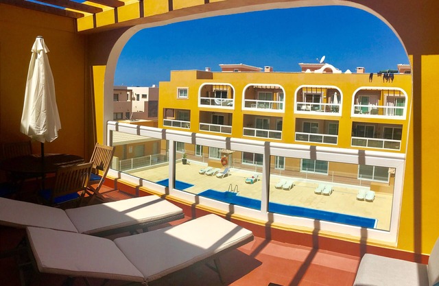 Turquoise Cotillo: 50 meters from the beach, wifi, private terrace, pool