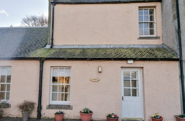 TURRET COTTAGE, family friendly in Cockenzie And Port Seton