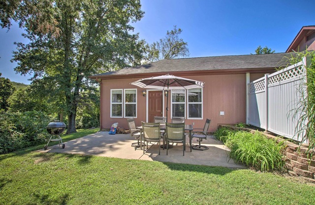 'Turtle Rock' - Ironton Cabin w/Furnished Patio!